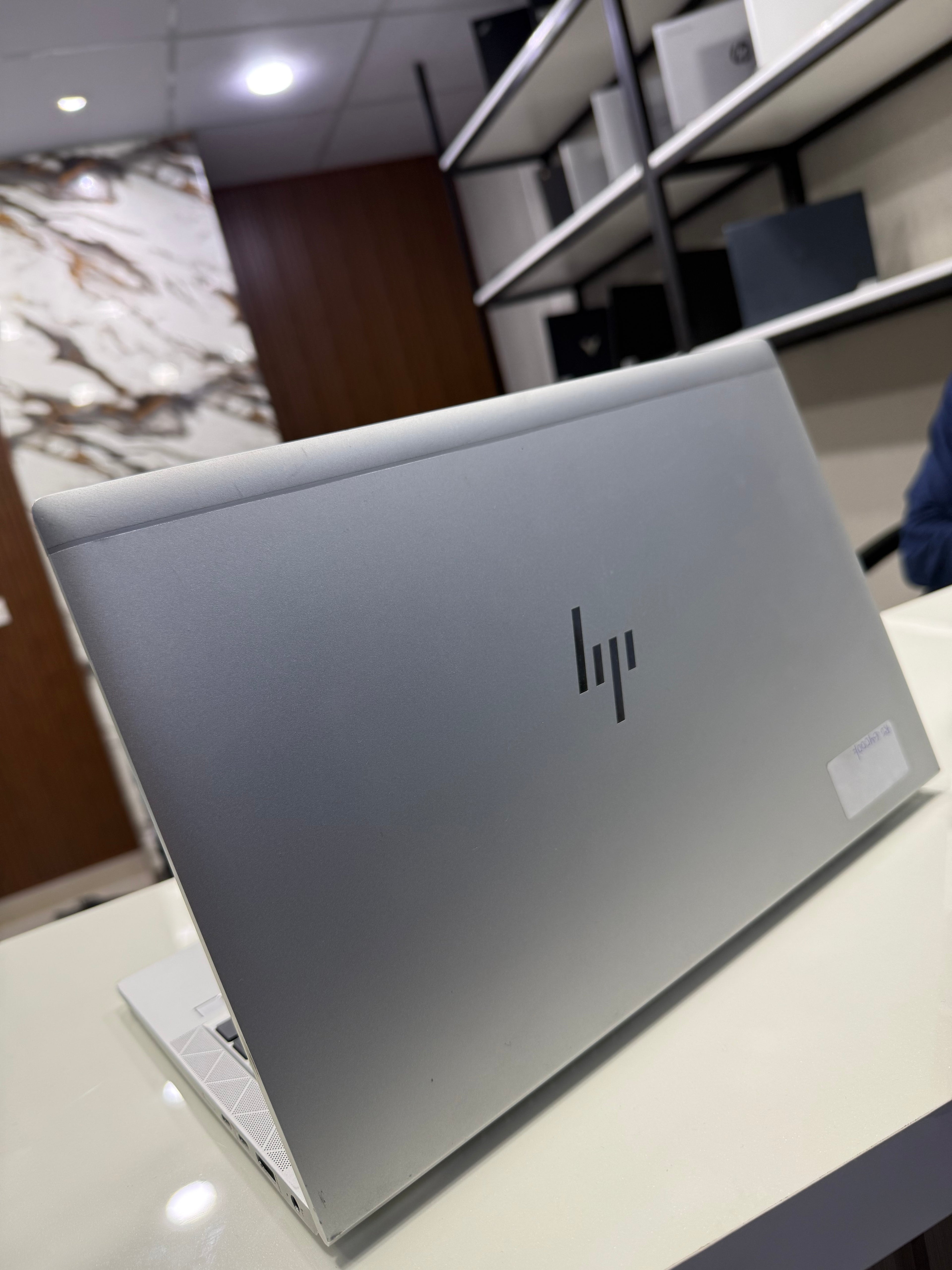 HP 845 - G7-RYZEN 5 4650U 8GB 256GB