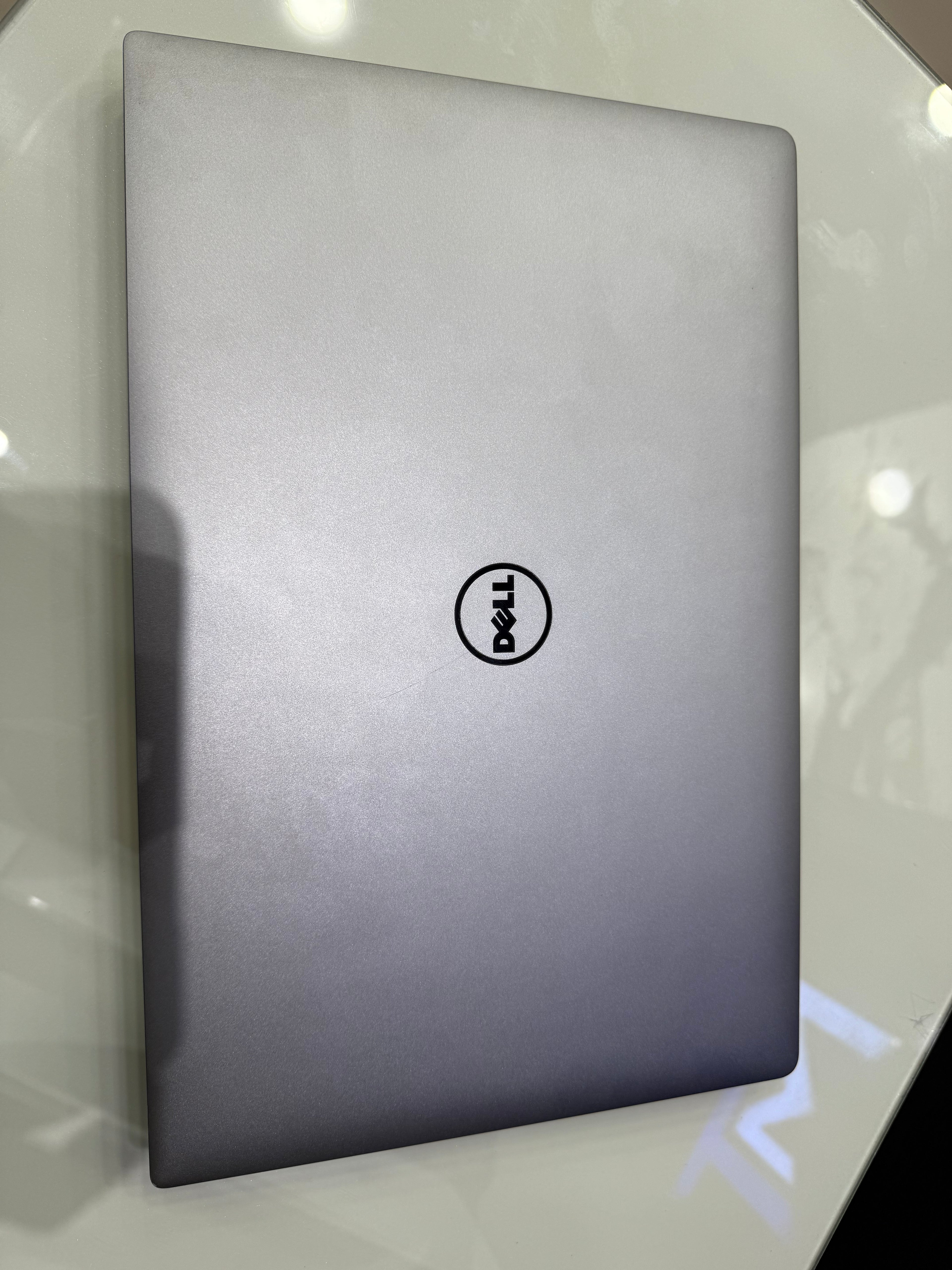 Dell XPS 15 9560 i7 7th 7700HQ 8GB RAM & 256GB SSD GTX 1050 4GB Graphics Card