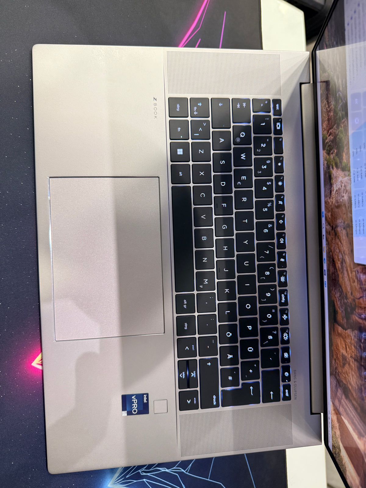 HP ZBook Studio 16 G10 Mobile Workstation – 13th Gen Core i9 13900H | 16GB DDR5 RAM | 1TB NVMe SSD | NVIDIA RTX 4080 12GB | 16” 4K DreamColor Display | RGB Backlit Keyboard