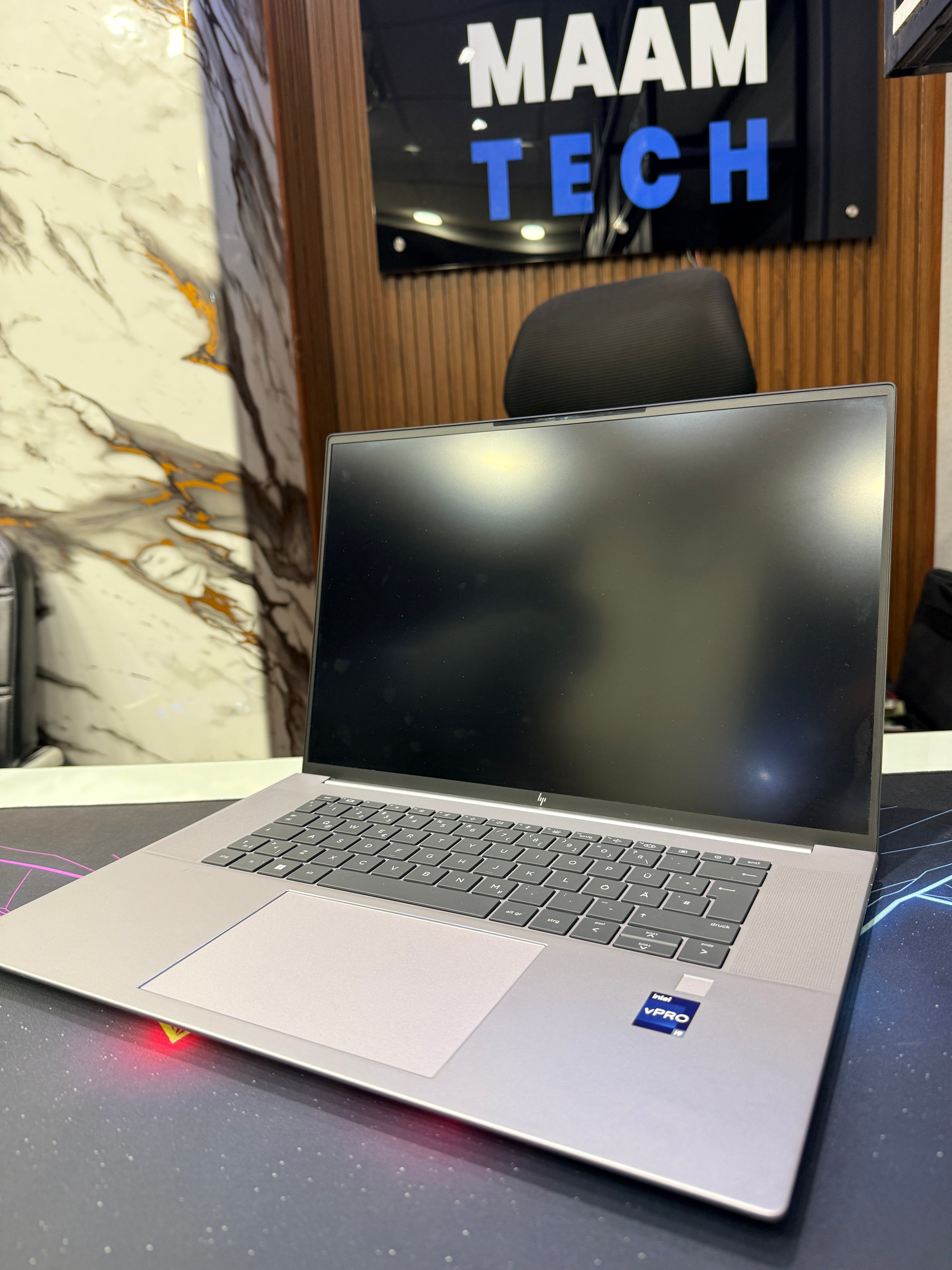 HP ZBook Studio 16 G10 Mobile Workstation – 13th Gen Core i9 13900H | 16GB DDR5 RAM | 1TB NVMe SSD | NVIDIA RTX 4080 12GB | 16” 4K DreamColor Display | RGB Backlit Keyboard